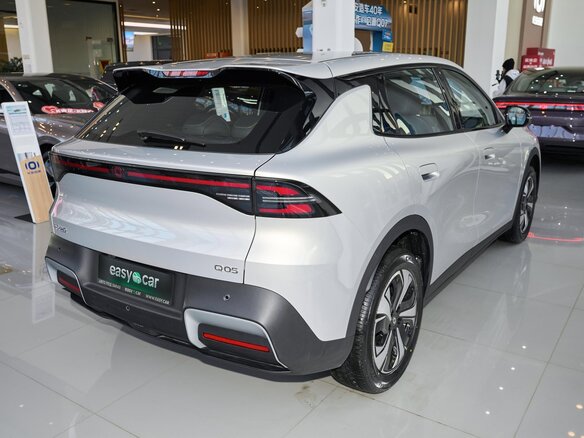 2026 Changan Qiyuan Q05 51.9 kWh II, серебристый, 2328000 рублей - вид 5