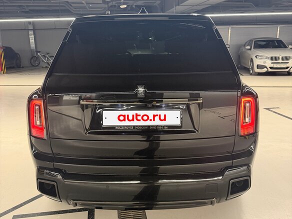 2022 Rolls-Royce Cullinan Black Badge I (Series I), чёрный, 32990000 рублей - вид 4