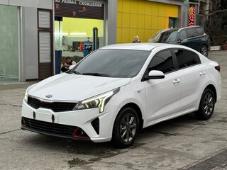 2021 Kia Rio IV Рестайлинг, белый, 1890000 рублей, вид 1