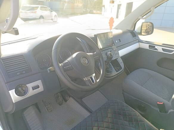 2010 Volkswagen Multivan T5 Рестайлинг, серебристый, 2600000 рублей - вид 26