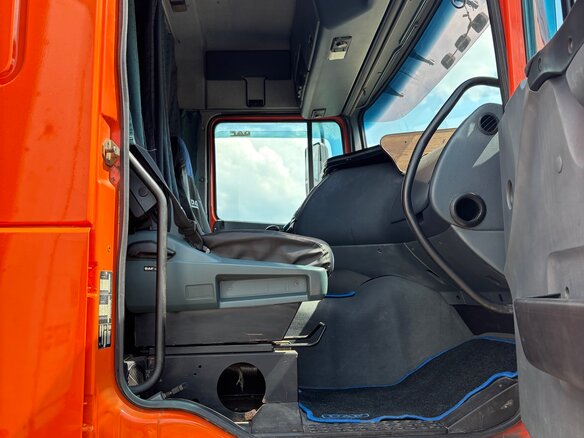 2001 DAF 95XF, оранжевый, 1800000 рублей - вид 5