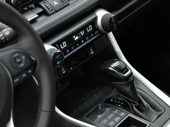 2021 Toyota RAV4 V (XA50), чёрный, 2755000 рублей - вид 9