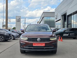 2021 Volkswagen Tiguan II Рестайлинг, коричневый, 2199000 рублей, вид 2