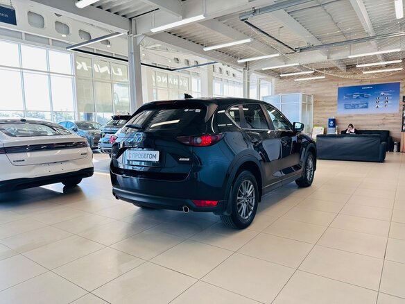 2017 Mazda CX-5 II, чёрный, 2599000 рублей - вид 6