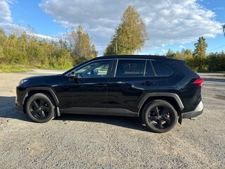 2021 Toyota RAV4 V (XA50), чёрный, 3200000 рублей, вид 3