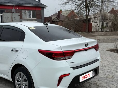 2019 Kia Rio IV, белый, 1356000 рублей, вид 5