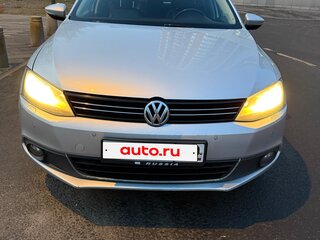 2013 Volkswagen Jetta VI, серебристый, 850000 рублей, вид 1