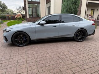 2024 BMW 5 серии 523d VIII (G60/G61/G68), серый, 8000000 рублей, вид 4