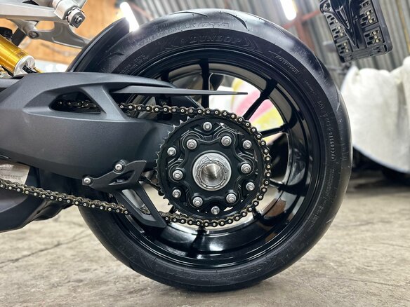 2021 Triumph Speed Triple, чёрный, 1390000 рублей - вид 29