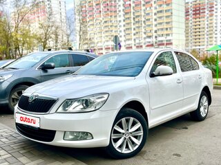 2012 Skoda Octavia II (A5) Рестайлинг, белый, 1000000 рублей, вид 1