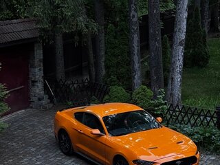 2019 Ford Mustang VI Рестайлинг, оранжевый, 2500000 рублей, вид 3