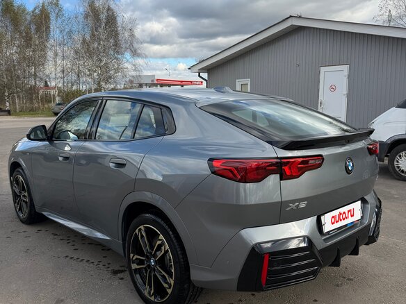 2024 BMW X2 xDrive25i II (U10), серый, 5650000 рублей - вид 4