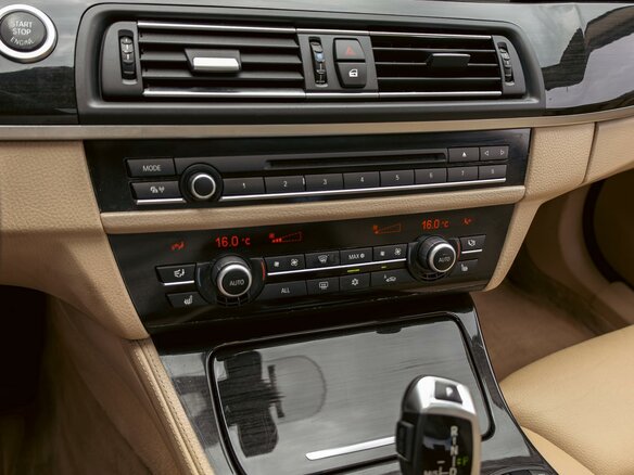2011 BMW 5 серии 523i VI (F10/F11/F07), чёрный, 1495000 рублей - вид 14