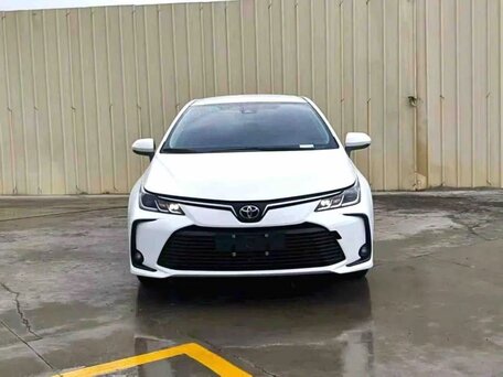 2022 Toyota Corolla XII (E210), белый, 1600000 рублей, вид 2