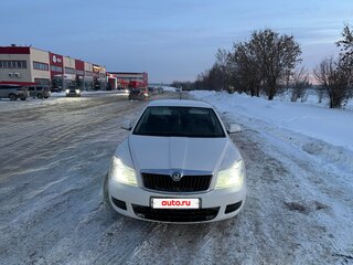 2013 Skoda Octavia II (A5) Рестайлинг, белый, 560000 рублей, вид 2