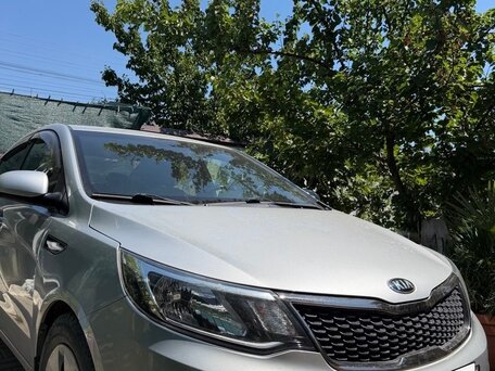 2016 Kia Rio III Рестайлинг, серебристый, 1180000 рублей, вид 4