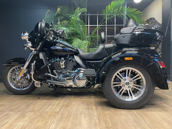 2020 Harley-Davidson Tri Glide, чёрный - вид 1