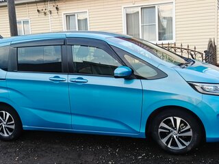 2017 Honda Freed+ II, синий, 1580000 рублей, вид 3