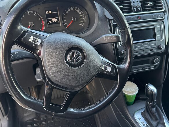 2017 Volkswagen Polo V Рестайлинг, белый, 1150000 рублей - вид 5