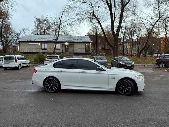 2012 BMW 5 серии 528i xDrive VI (F10/F11/F07), белый, 2190000 рублей - вид 5