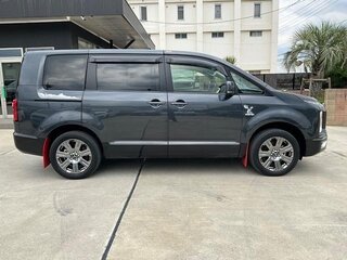 2022 Mitsubishi Delica D:5 I Рестайлинг, серый, 2421008 рублей, вид 3