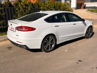 2020 Ford Fusion (North America) II Рестайлинг, белый, 1800000 рублей, вид 5