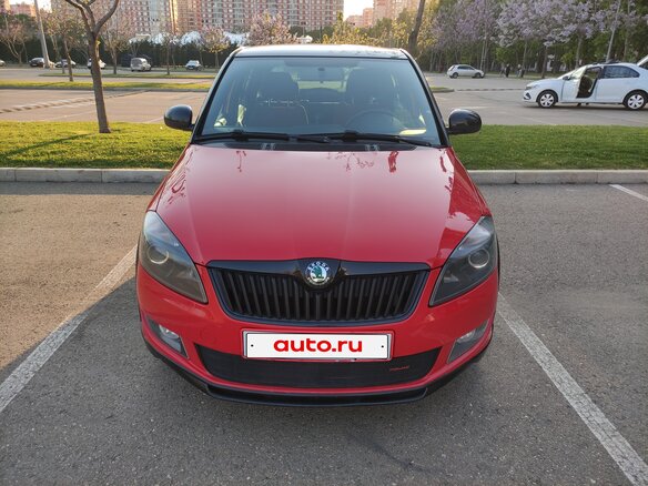 2013 Skoda Fabia II Рестайлинг, красный, 990000 рублей - вид 1