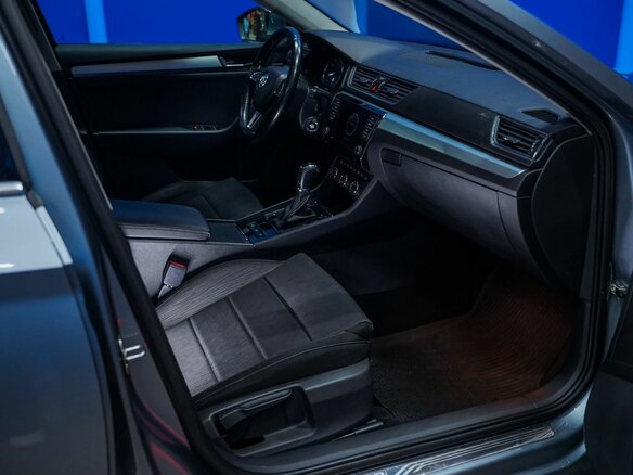 2016 Skoda Superb III, серый, 1400000 рублей - вид 12