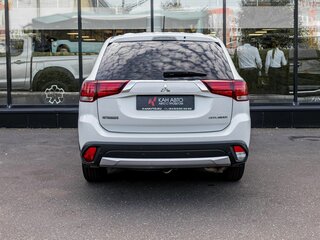 2016 Mitsubishi Outlander III Рестайлинг 2, белый, 1883600 рублей, вид 4