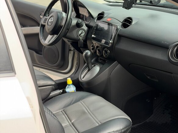 2011 Mazda 2 II Рестайлинг (DE2), белый - вид 10