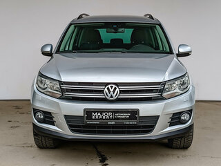 2016 Volkswagen Tiguan I Рестайлинг, серебристый, 1595000 рублей, вид 2