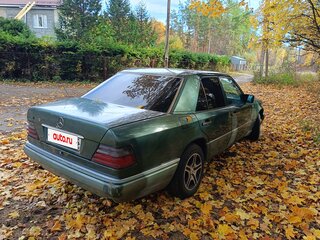 1994 Mercedes-Benz E-Класс 220 I (W124), зелёный, 350000 рублей, вид 3