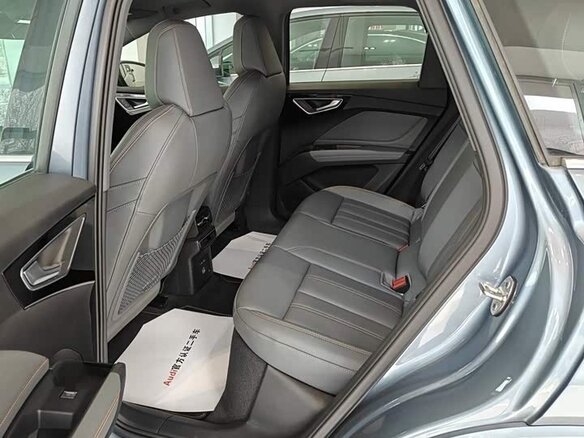 2024 Audi Q4 e-tron 40 I, серебристый - вид 9