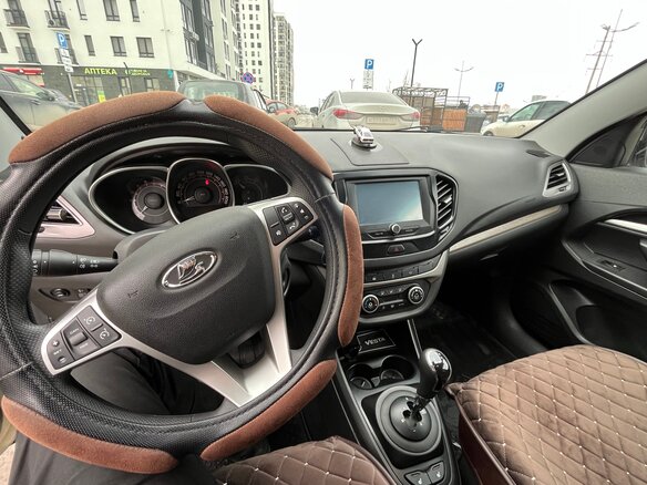 2018 Lada (ВАЗ) Vesta I, бежевый, 900000 рублей - вид 10