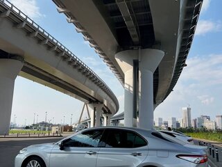 2020 Toyota Camry VIII (XV70), серебристый, 3000000 рублей, вид 3