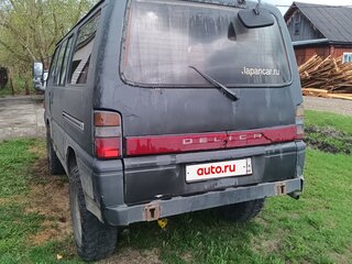 1990 Mitsubishi Delica III, зелёный, 600000 рублей, вид 3