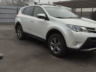 2014 Toyota RAV4 IV (XA40), белый, 2000000 рублей, вид 3