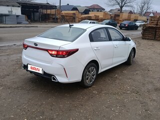 2021 Kia Rio IV Рестайлинг, белый, 1050000 рублей, вид 2