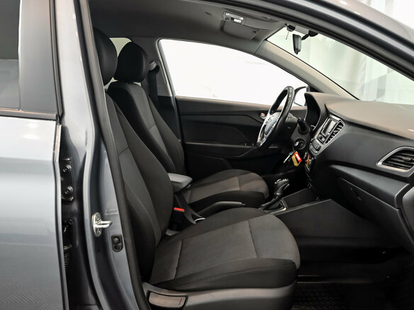 2017 Hyundai Solaris II, серый, 1270000 рублей - вид 11