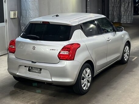 2023 Suzuki Swift V Рестайлинг, серебристый, 816000 рублей, вид 3