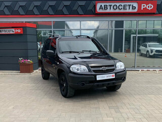 2016 Chevrolet Niva I Рестайлинг, чёрный, 769900 рублей, вид 2