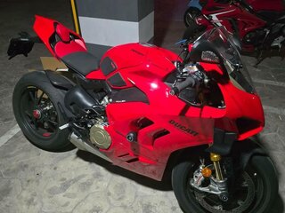 2023 Ducati Panigale V4, красный, 2900000 рублей, вид 3