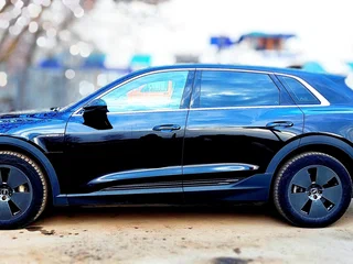 2021 Audi e-tron 50 I, чёрный, 3750000 рублей, вид 2