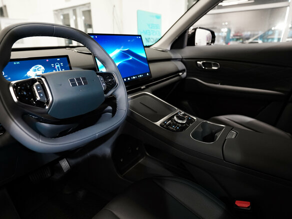 2026 Geely EX5 Гибрид EM-i, чёрный, 3669990 рублей - вид 10