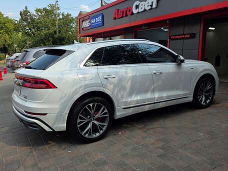 2020 Audi Q8 50 TDI I (4M), белый, 7490000 рублей, вид 4