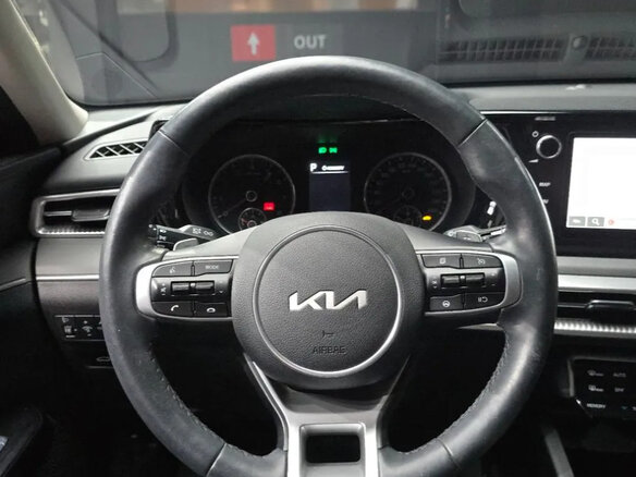 2022 Kia K5 III, чёрный - вид 5