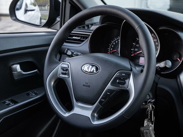 2016 Kia Rio III Рестайлинг, чёрный, 1085000 рублей - вид 13