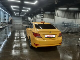 2015 Hyundai Solaris I Рестайлинг, жёлтый, 750000 рублей, вид 4