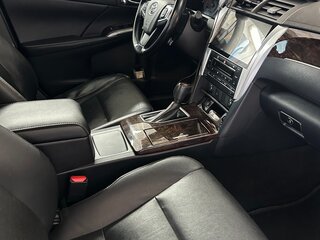 2016 Toyota Camry VII (XV50) Рестайлинг, чёрный, 1730000 рублей, вид 5