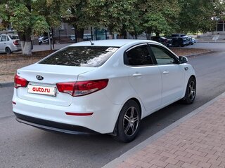 2015 Kia Rio III Рестайлинг, белый, 700000 рублей, вид 5